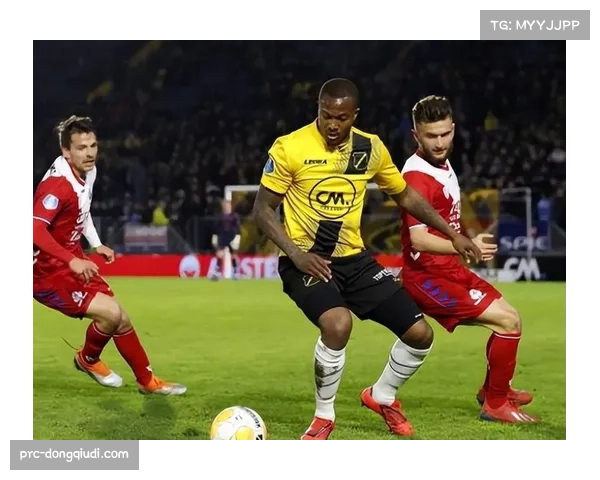 聚焦:打入职业生涯德甲首球后,奥格斯堡19岁小将跑向看台与患病母亲相拥